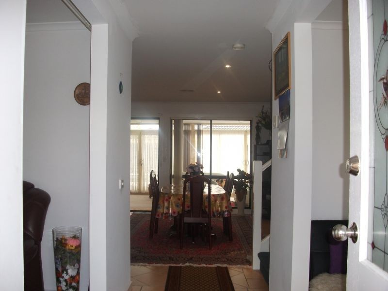 2 Mochrie Gv, Cairnlea VIC 3023