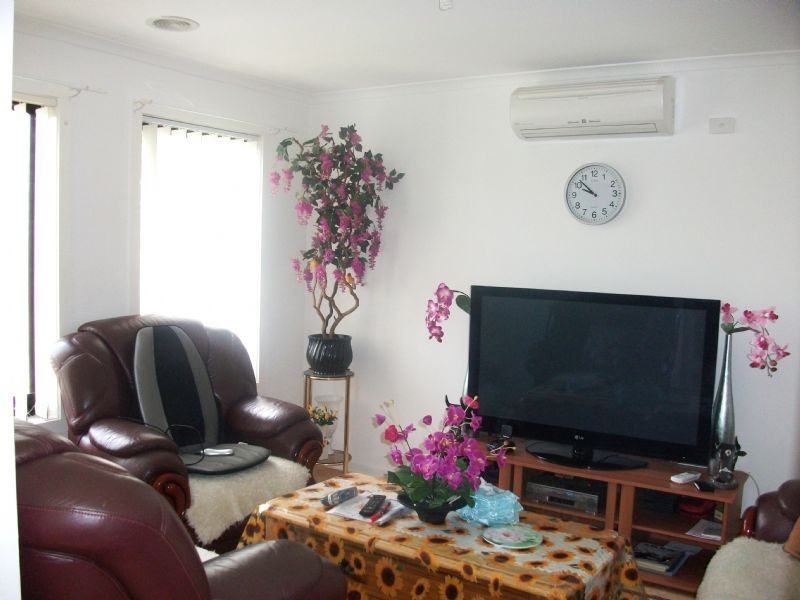 2 Mochrie Gv, Cairnlea VIC 3023