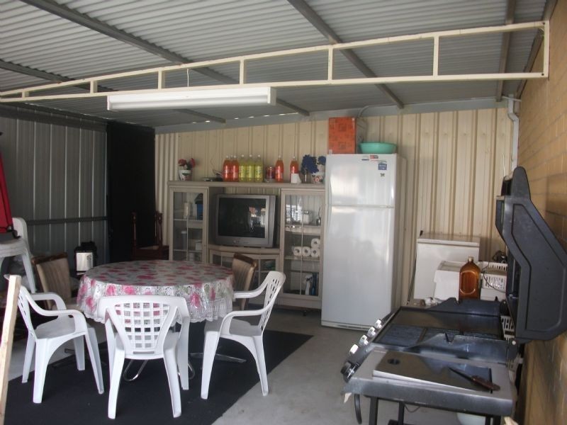 2 Mochrie Gv, Cairnlea VIC 3023