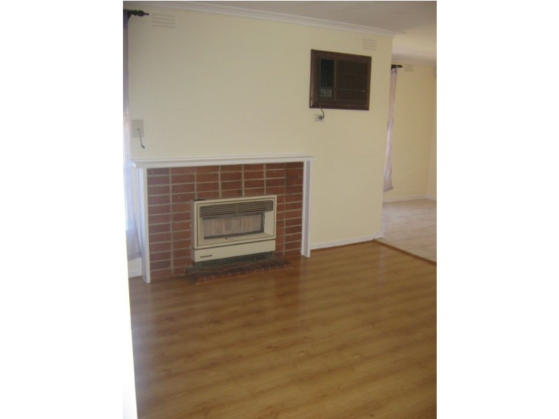 11 Debenham Drive, St Albans VIC 3021