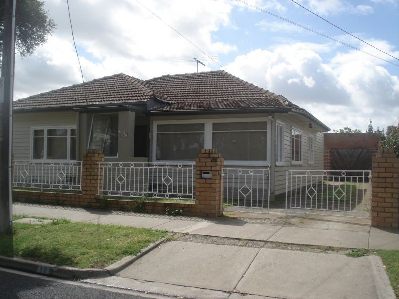 18 MCARTHUR AVENUE, St Albans VIC 3021