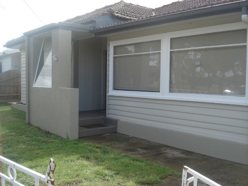 18 MCARTHUR AVENUE, St Albans VIC 3021