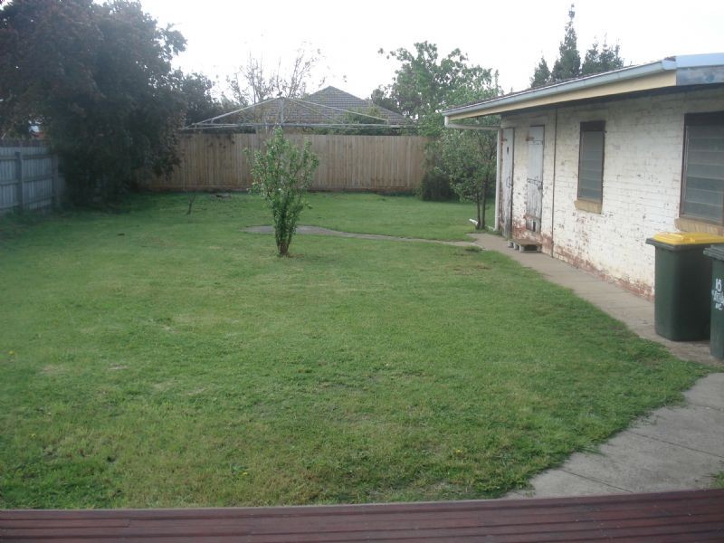 18 MCARTHUR AVENUE, St Albans VIC 3021