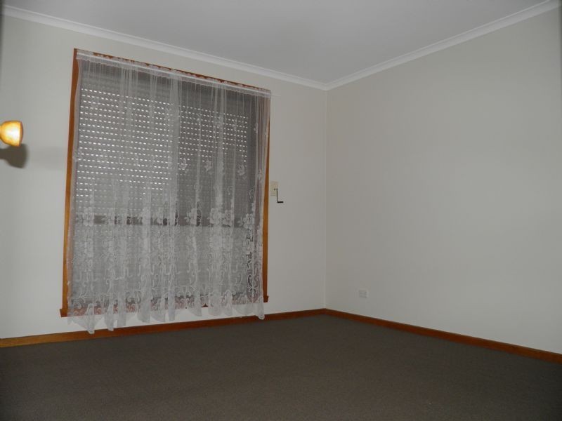 2B LAHY STREET, St Albans VIC 3021