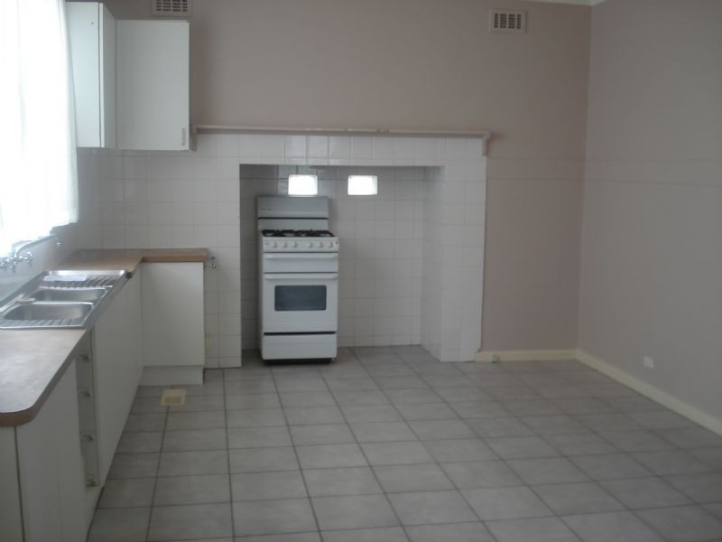 181 MAIN ROAD WEST, St Albans VIC 3021