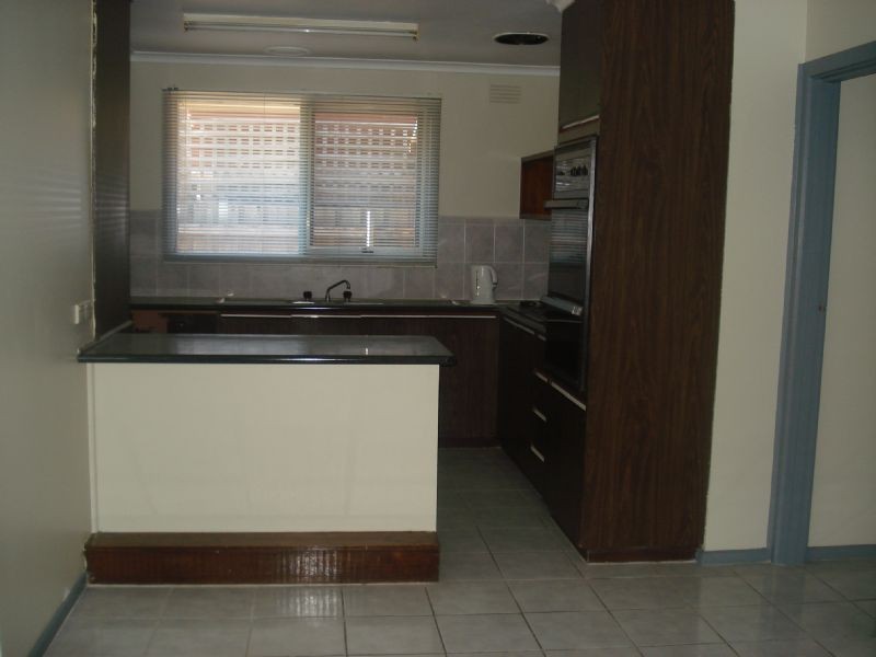 32 Stradbroke Drive, St Albans VIC 3021