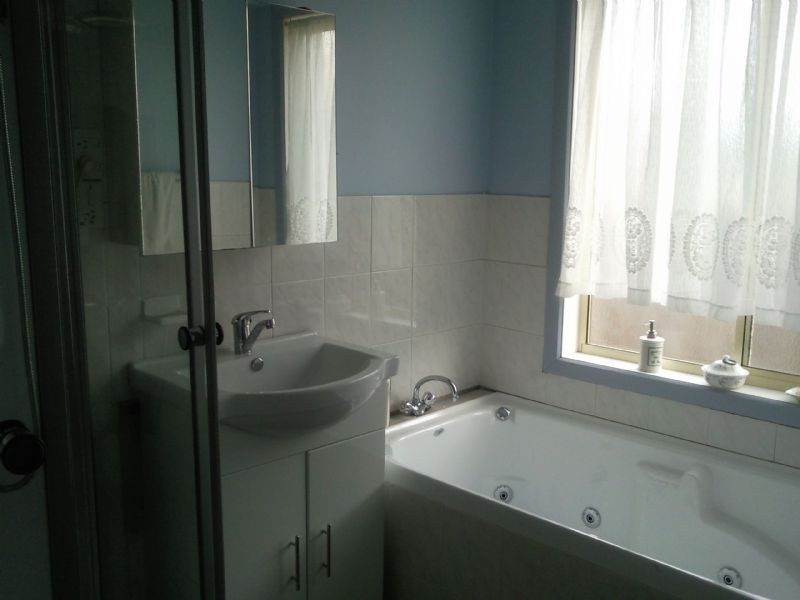 13 Winchester Court, Kings Park VIC 3021