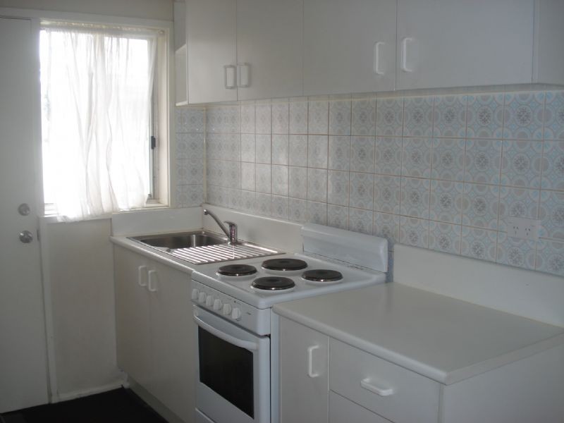 5/112 EAST ESPLANADE, St Albans VIC 3021