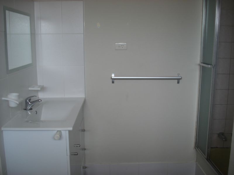 5/112 EAST ESPLANADE, St Albans VIC 3021