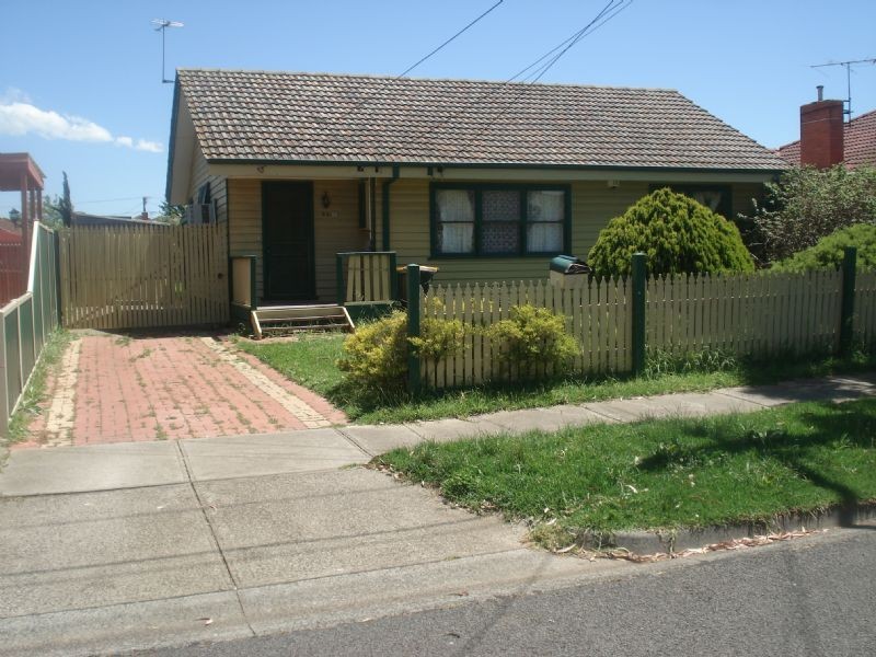 23 BERNBANKS AVENUE, St Albans VIC 3021