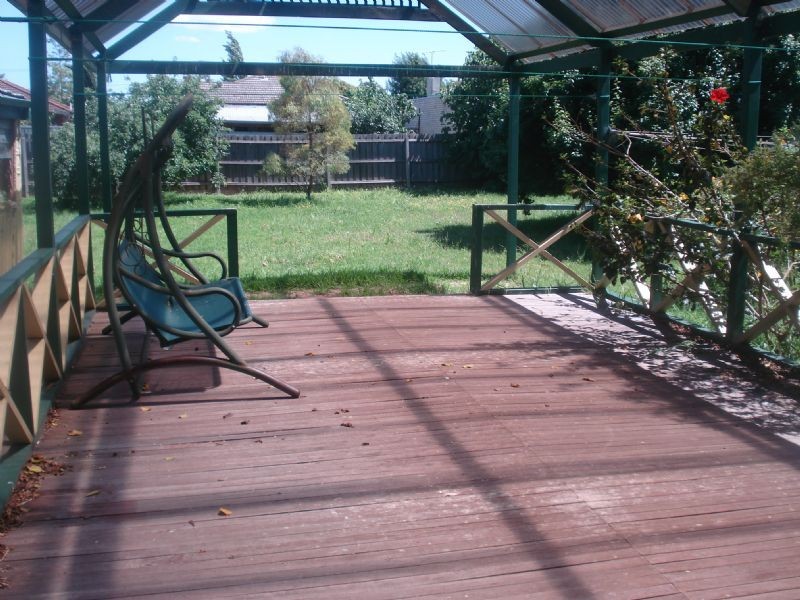 23 BERNBANKS AVENUE, St Albans VIC 3021