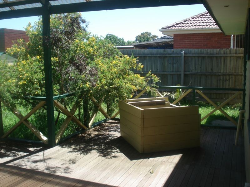 23 BERNBANKS AVENUE, St Albans VIC 3021