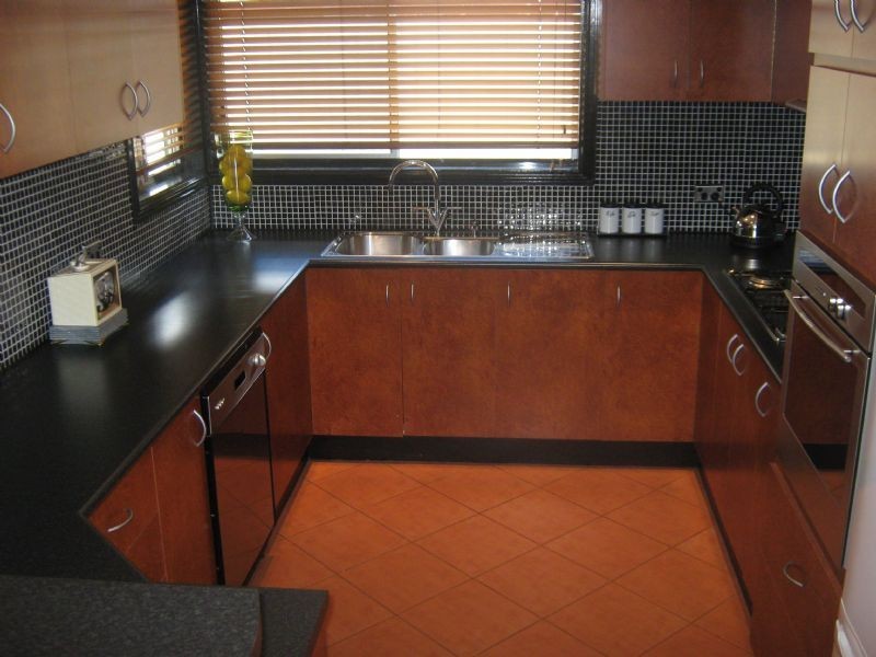 10 Nariel Rd, St Albans VIC 3021