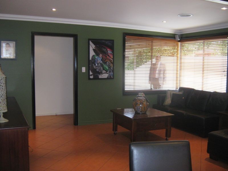 10 Nariel Rd, St Albans VIC 3021