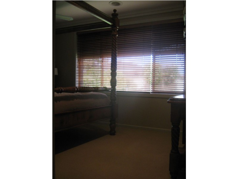 10 Nariel Rd, St Albans VIC 3021