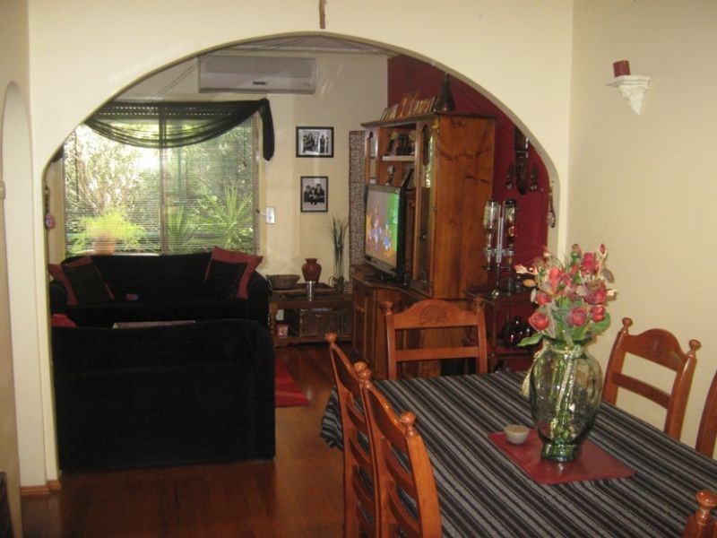 90 EAST ESPLANADE, St Albans VIC 3021