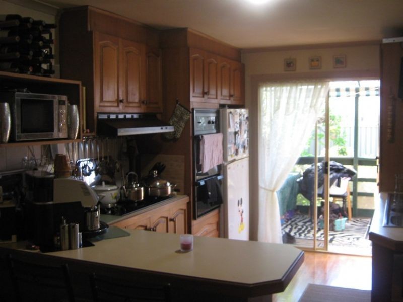 90 EAST ESPLANADE, St Albans VIC 3021