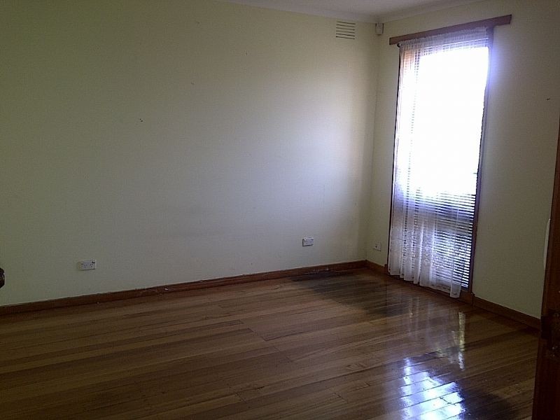 4 TREMAINE AVENUE, Kings Park VIC 3021