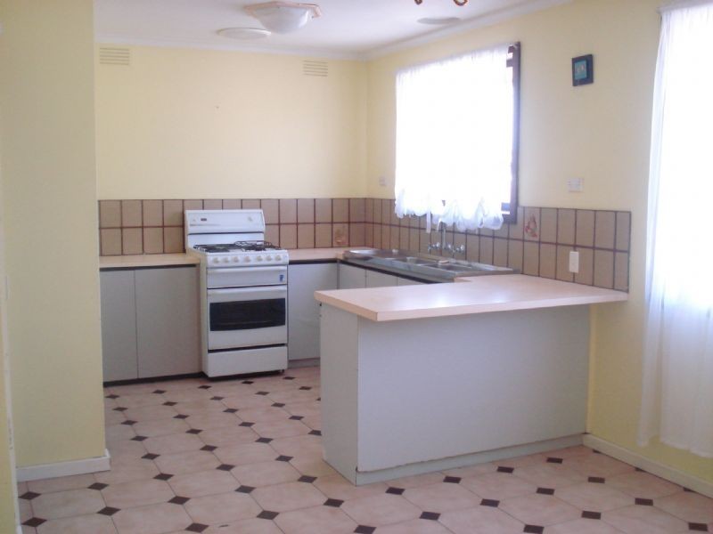 1/50 LESLIE STREET, St Albans VIC 3021