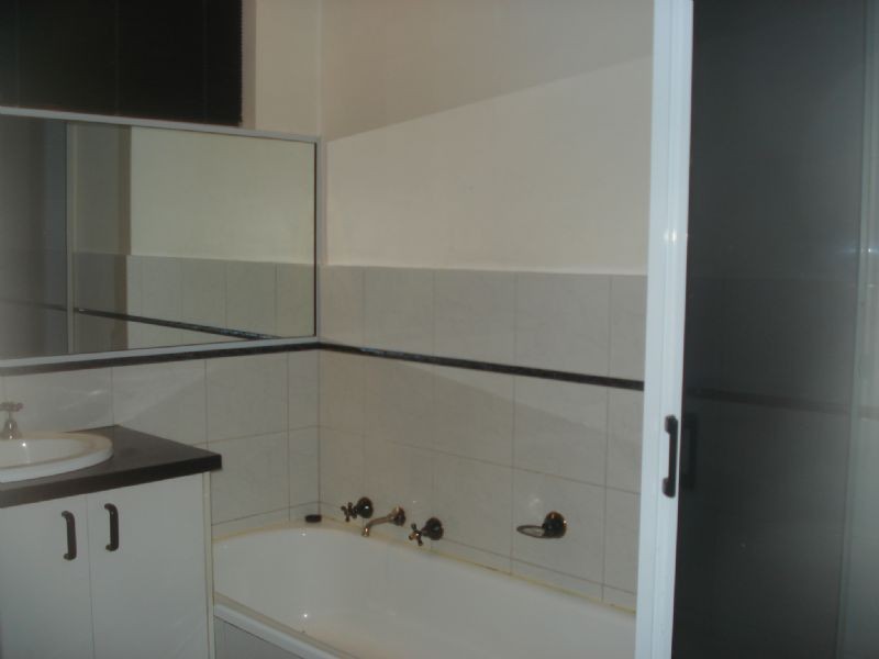 1/50 LESLIE STREET, St Albans VIC 3021