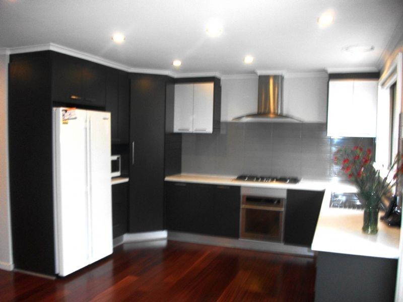 38 Camelot Drive, St Albans VIC 3021