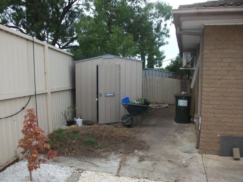 38 Camelot Drive, St Albans VIC 3021