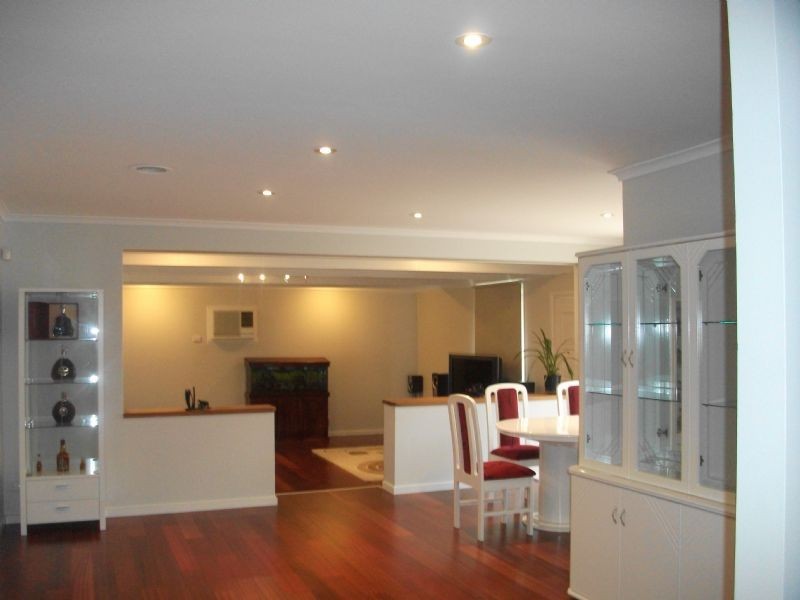 38 Camelot Drive, St Albans VIC 3021