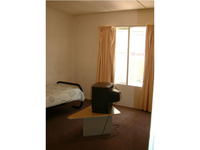 64 SHIRLEY STREET, St Albans VIC 3021