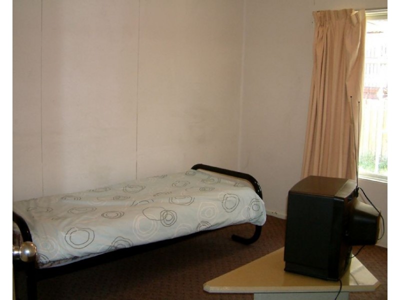 64 SHIRLEY STREET, St Albans VIC 3021