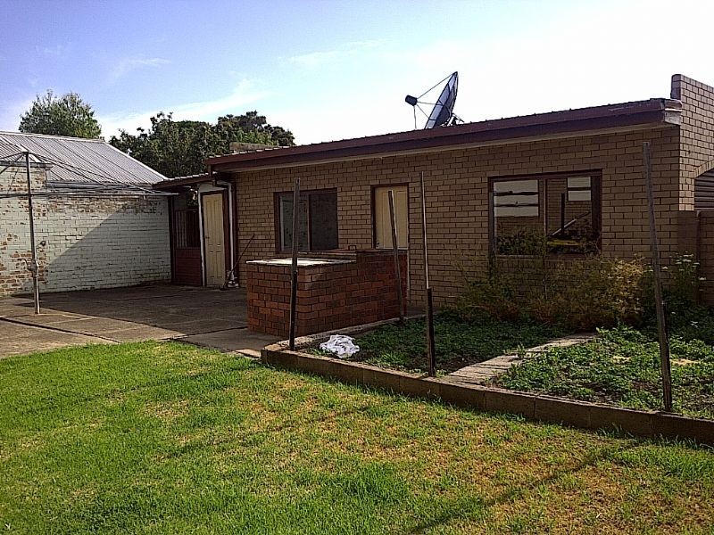 22 DOUGLAS AVENUE, St Albans VIC 3021