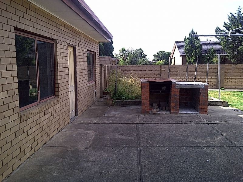 22 DOUGLAS AVENUE, St Albans VIC 3021