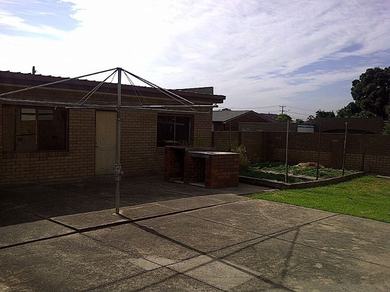 22 DOUGLAS AVENUE, St Albans VIC 3021