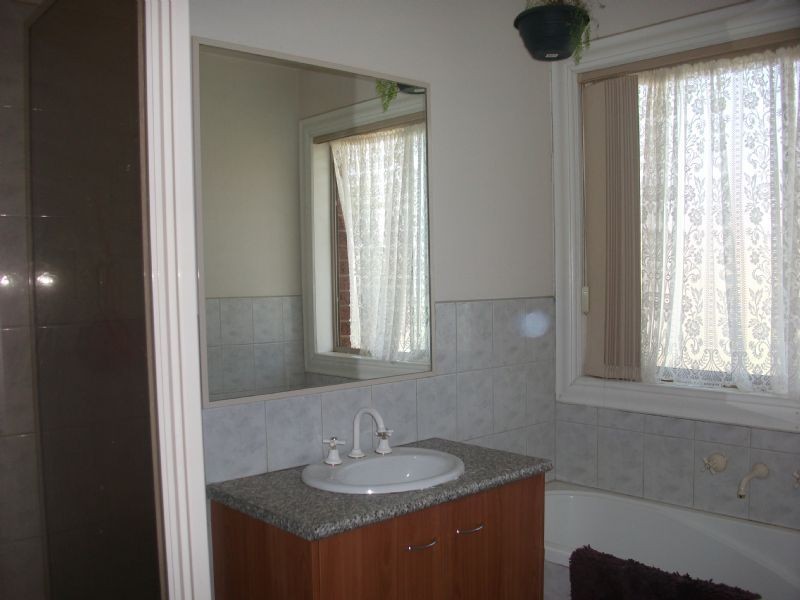 23 Leckie Drive, St Albans VIC 3021