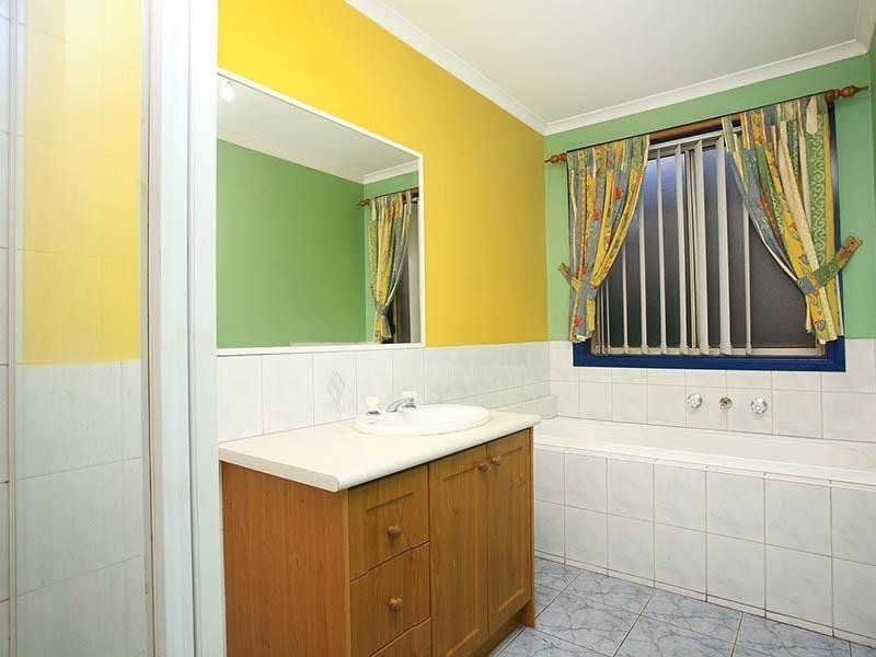 119 Moonstone Circuit, St Albans VIC 3021