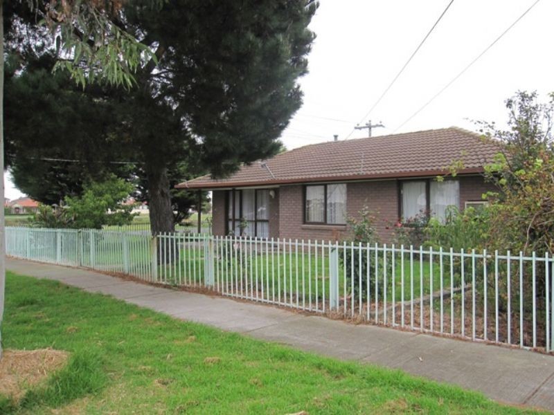 18 Gladstone Street, St Albans VIC 3021