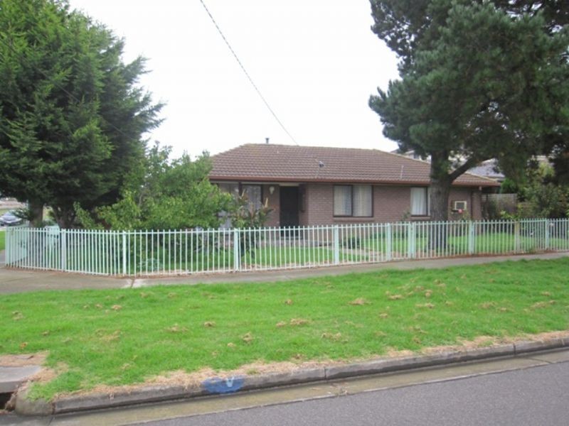 18 Gladstone Street, St Albans VIC 3021