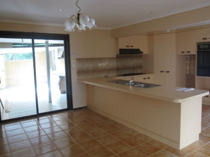 18 Gladstone Street, St Albans VIC 3021