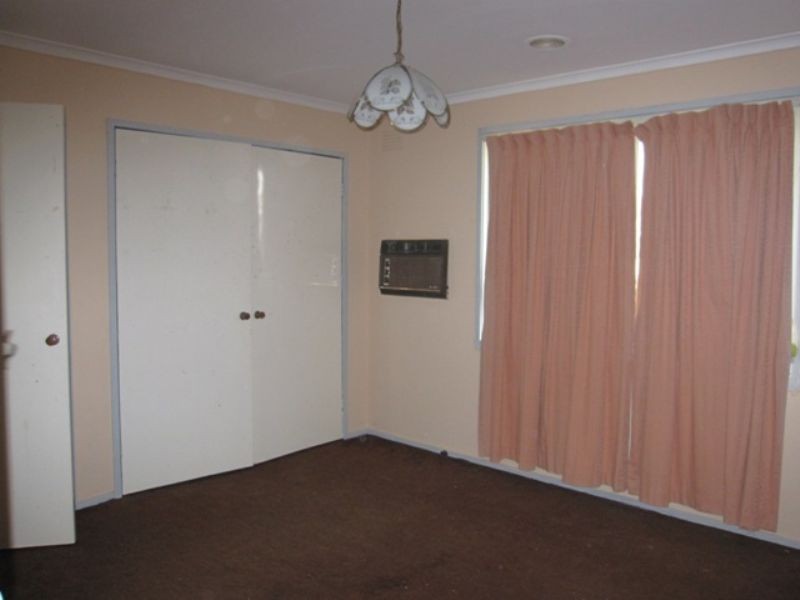 18 Gladstone Street, St Albans VIC 3021