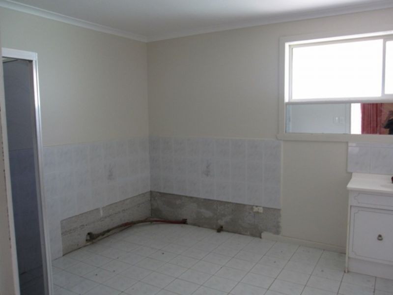 18 Gladstone Street, St Albans VIC 3021