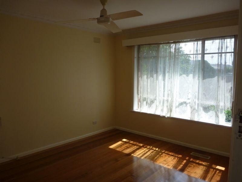 13 YARMOUTH AVENUE, St Albans VIC 3021