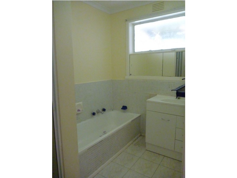 13 YARMOUTH AVENUE, St Albans VIC 3021