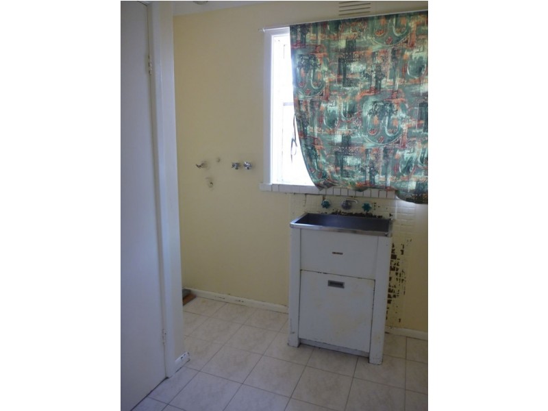 13 YARMOUTH AVENUE, St Albans VIC 3021