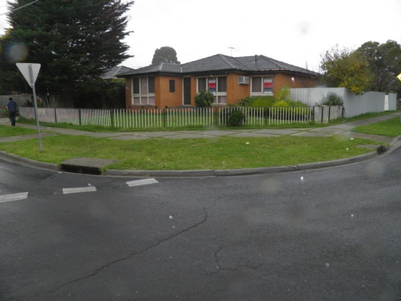 48 BRAESWOOD ROAD, Kings Park VIC 3021