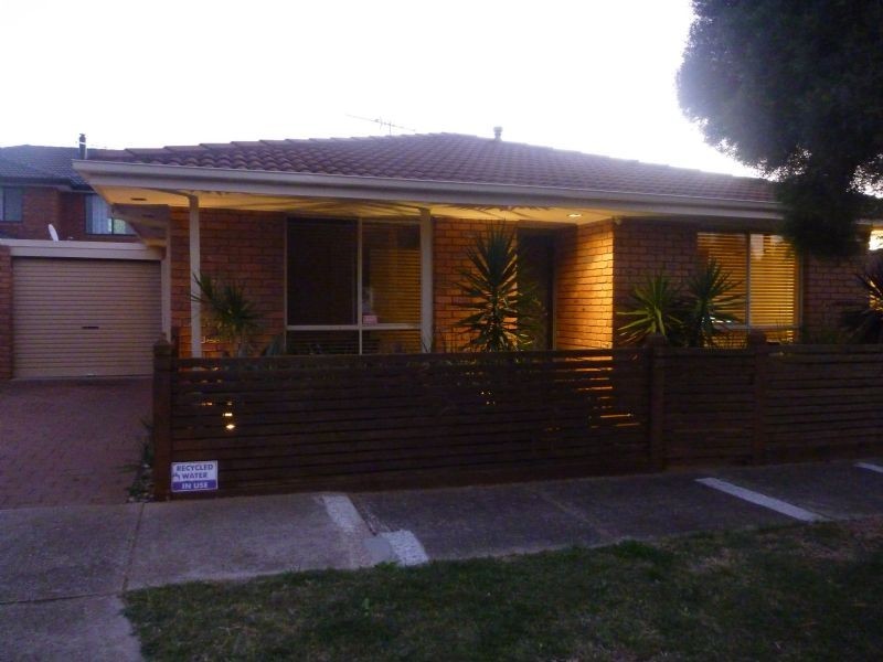 2/20 Frost Drive, Delahey VIC 3037