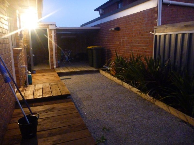 2/20 Frost Drive, Delahey VIC 3037