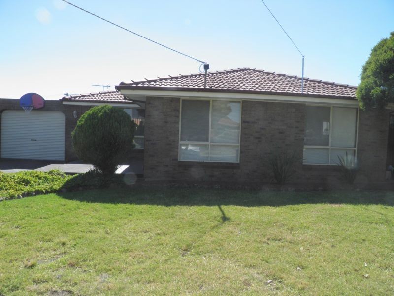 8 Falcon Walk, Kings Park VIC 3021