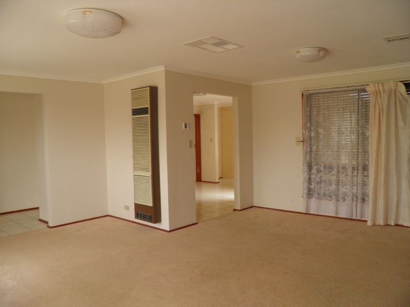 22 kindom Ave, Kings Park VIC 3021