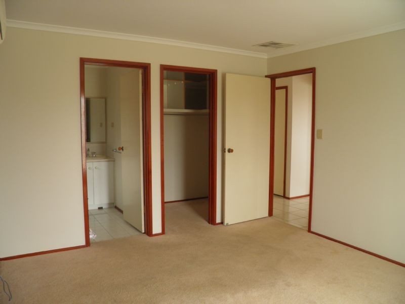 22 kindom Ave, Kings Park VIC 3021