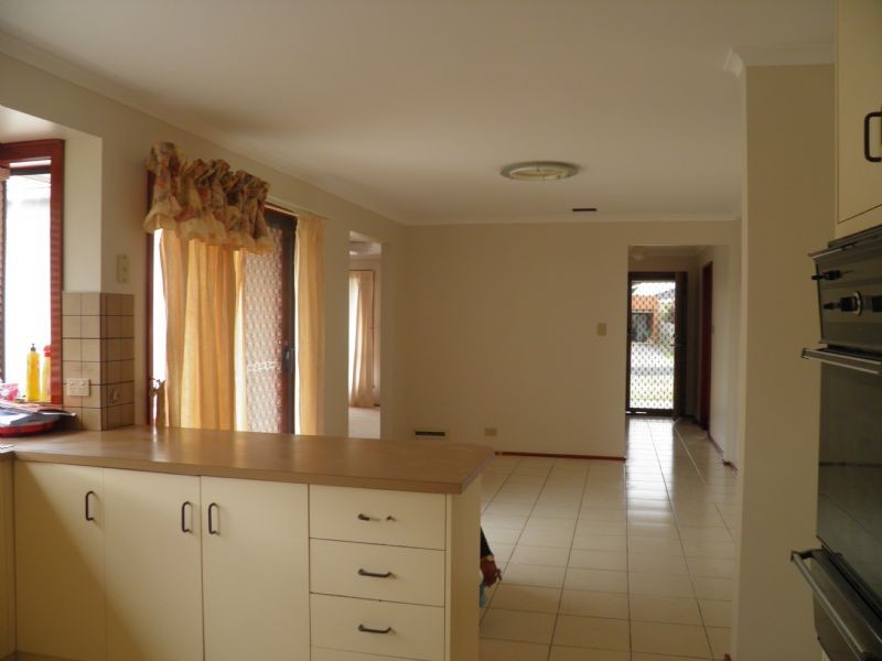 22 kindom Ave, Kings Park VIC 3021