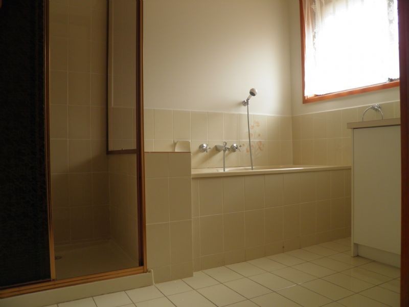 22 kindom Ave, Kings Park VIC 3021